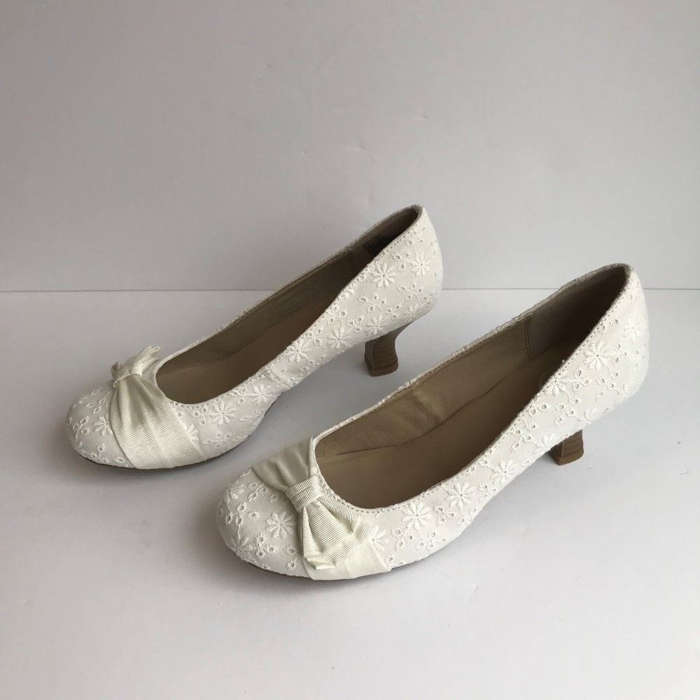 Women's SO Boardwalk white lace heels size 9.5 NEW